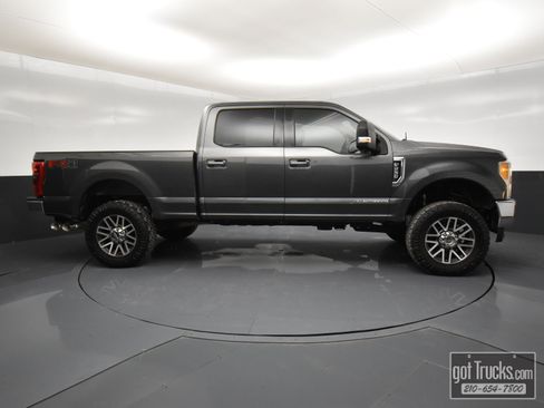 Used 2017 Ford F250 Lariat w/ Chrome Package image 51