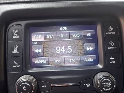Used 2018 Jeep Compass Latitude AWD/4WD image 9