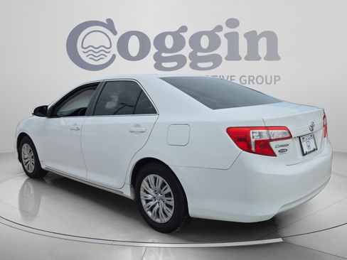 Used 2014 Toyota Camry LE FWD image 3