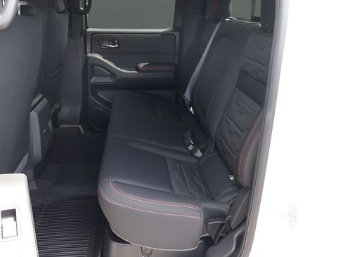 Used 2025 Nissan Frontier Pro-X w/ Tow Package RWD image 13
