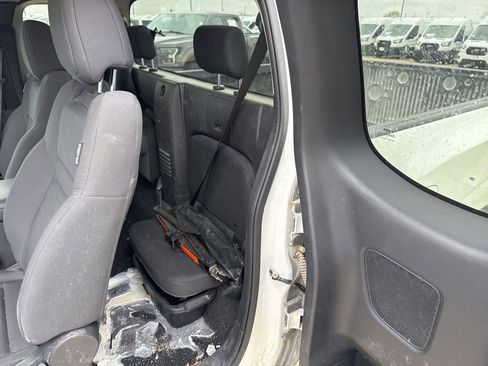 Used 2024 Nissan Frontier S w/ S Utility Package image 7