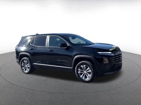 Used 2025 Chevrolet Equinox LT image 2