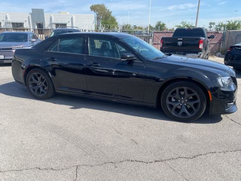 Used 2022 Chrysler 300 Touring L w/ Popular Equipment Group RWD image 5