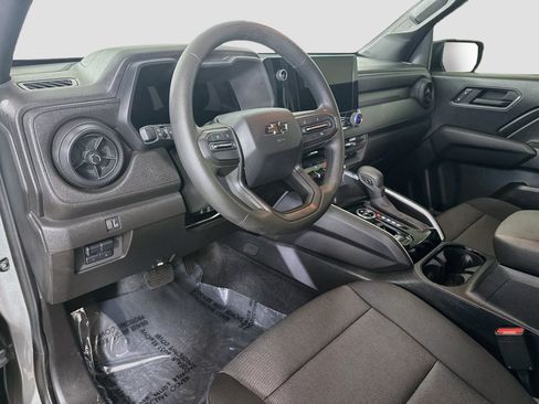Used 2025 Chevrolet Colorado Trail Boss AWD/4WD image 23