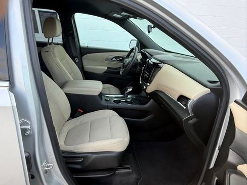Used 2022 Chevrolet Traverse LS FWD image 15