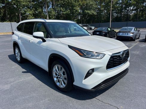 Used 2023 Toyota Highlander Limited AWD/4WD image 3