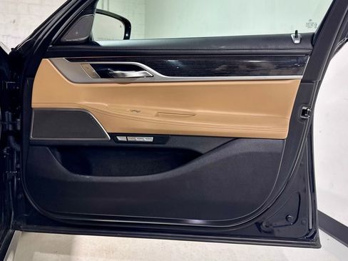 Used 2018 BMW 750i image 26
