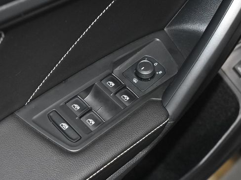 Used 2024 Volkswagen Tiguan SE R-Line image 5