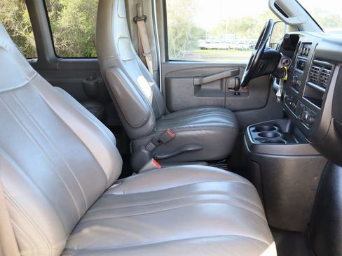 Used 2022 GMC Savana 3500 LS w/ Chrome Appearance Package image 24