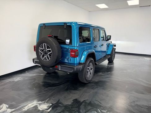 Used 2024 Jeep Wrangler Unlimited Sahara w/ Technology Group AWD/4WD image 20