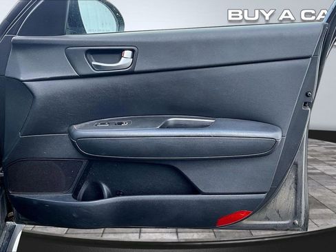 Used 2017 Kia Optima Premium FWD image 18