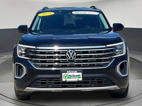 Used 2025 Volkswagen Atlas SE AWD/4WD image 2