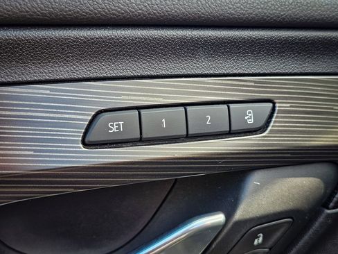 Used 2021 GMC Terrain SLT w/ Infotainment Package II AWD/4WD image 11