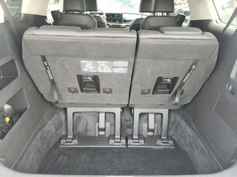 Used 2025 Kia Carnival EX FWD image 18