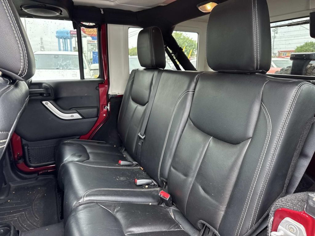Used 2013 Jeep Wrangler Unlimited Rubicon w/ Connectivity Group AWD/4WD image 16