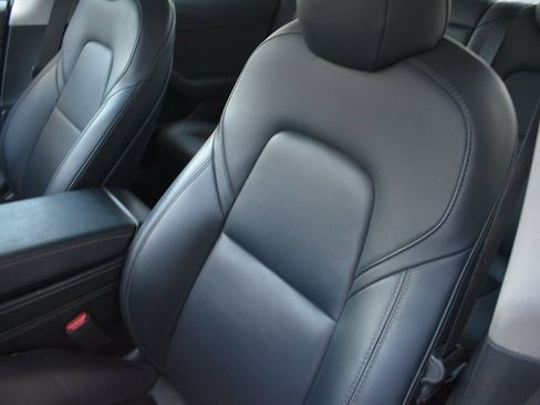 Used 2021 Tesla Model 3 Standard Range Plus image 9