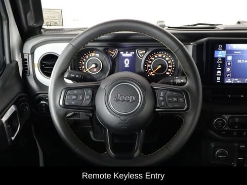 Used 2024 Jeep Gladiator Sport AWD/4WD image 7