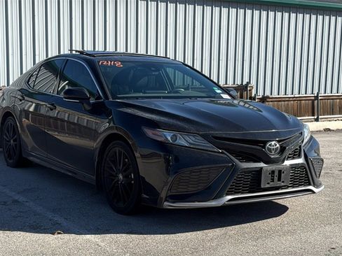 Used 2021 Toyota Camry XSE image 3