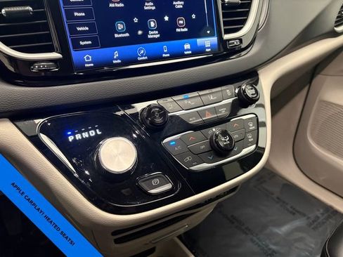 Used 2023 Chrysler Pacifica Touring-L FWD image 18