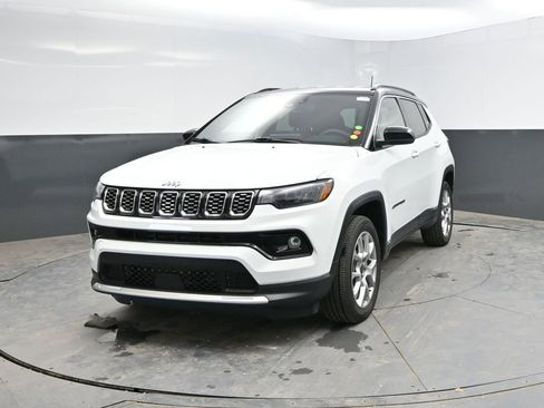 Used 2025 Jeep Compass Limited AWD/4WD image 3