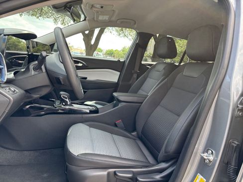 Used 2025 Chevrolet Trax LT FWD image 22