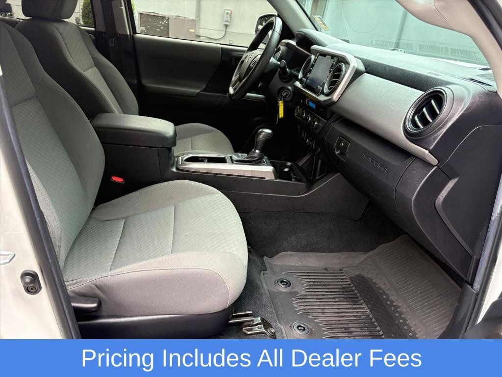 Used 2022 Toyota Tacoma SR5 AWD/4WD image 16