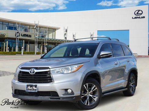 Used 2016 Toyota Highlander XLE image 1