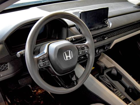 Used 2023 Honda Accord EX image 11