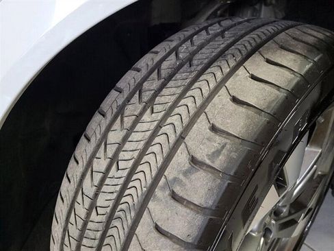 Used 2023 Audi e-tron Premium w/ Convenience Plus Package image 16