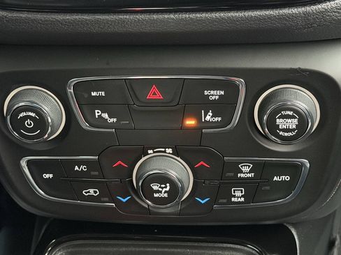 Used 2018 Jeep Compass Limited w/ Navigation Group AWD/4WD image 28