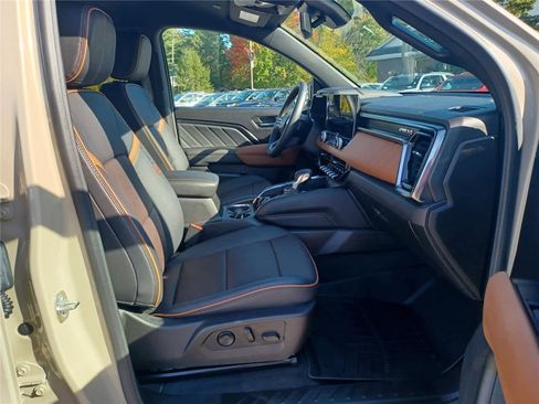 Used 2024 GMC Canyon AT4 w/ AT4 Premium Package image 19