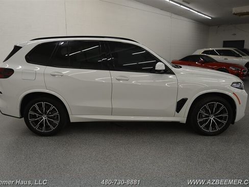 Used 2025 BMW X5 xDrive40i w/ M Sport Package AWD/4WD image 8