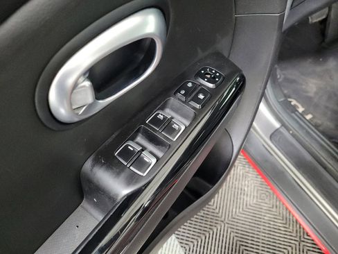 Used 2019 Kia Soul ! FWD image 27