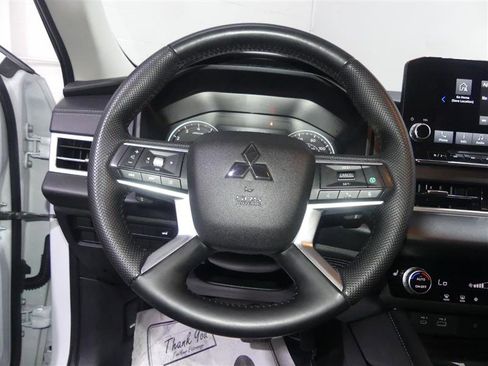 Used 2024 Mitsubishi Outlander SE AWD/4WD image 30