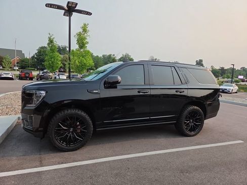 Used 2022 GMC Yukon Denali w/ Denali Premium Package AWD/4WD image 3