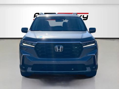 Used 2025 Honda Pilot Touring image 2