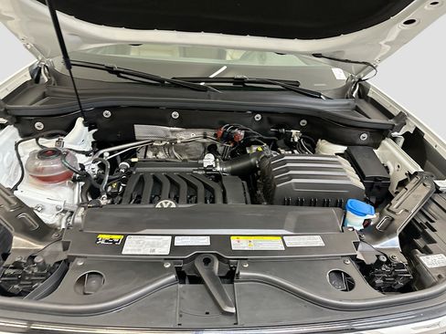 Used 2022 Volkswagen Atlas Cross Sport SE image 34