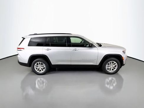 New 2025 Jeep Grand Cherokee L Laredo image 8