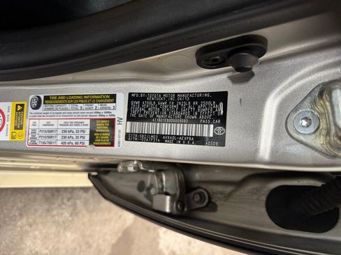 Used 2013 Toyota Avalon Limited image 31