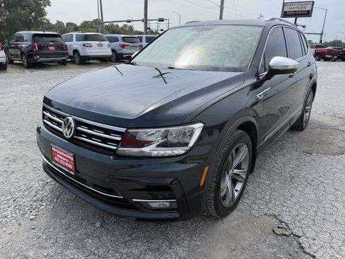 Used 2018 Volkswagen Tiguan SEL w/ R-Line Package FWD image 7