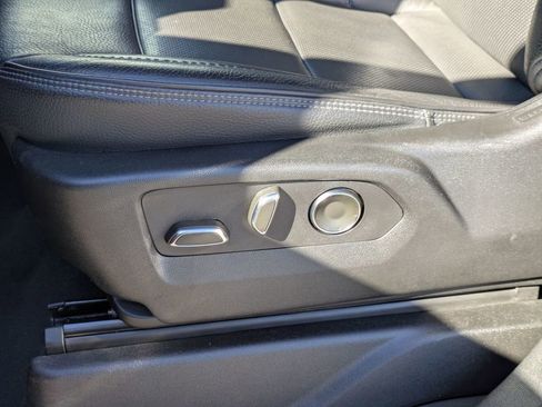 Used 2024 GMC Yukon XL Denali image 16