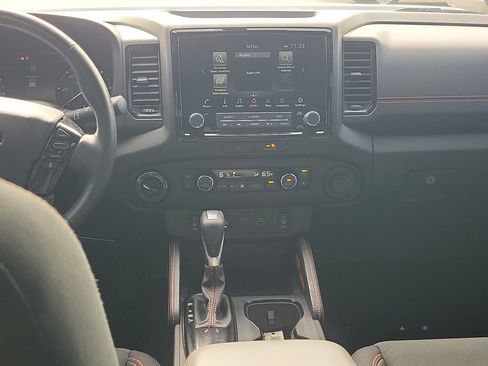 Used 2022 Nissan Frontier PRO-4X image 19