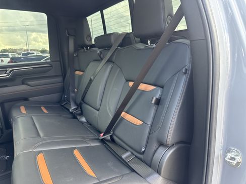 Used 2025 GMC Sierra 2500 AT4 w/ AT4 Premium Plus Package AWD/4WD image 8