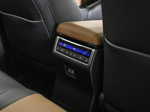 Used 2025 Lexus GX 550 w/ Accessory Package (2T) image 18