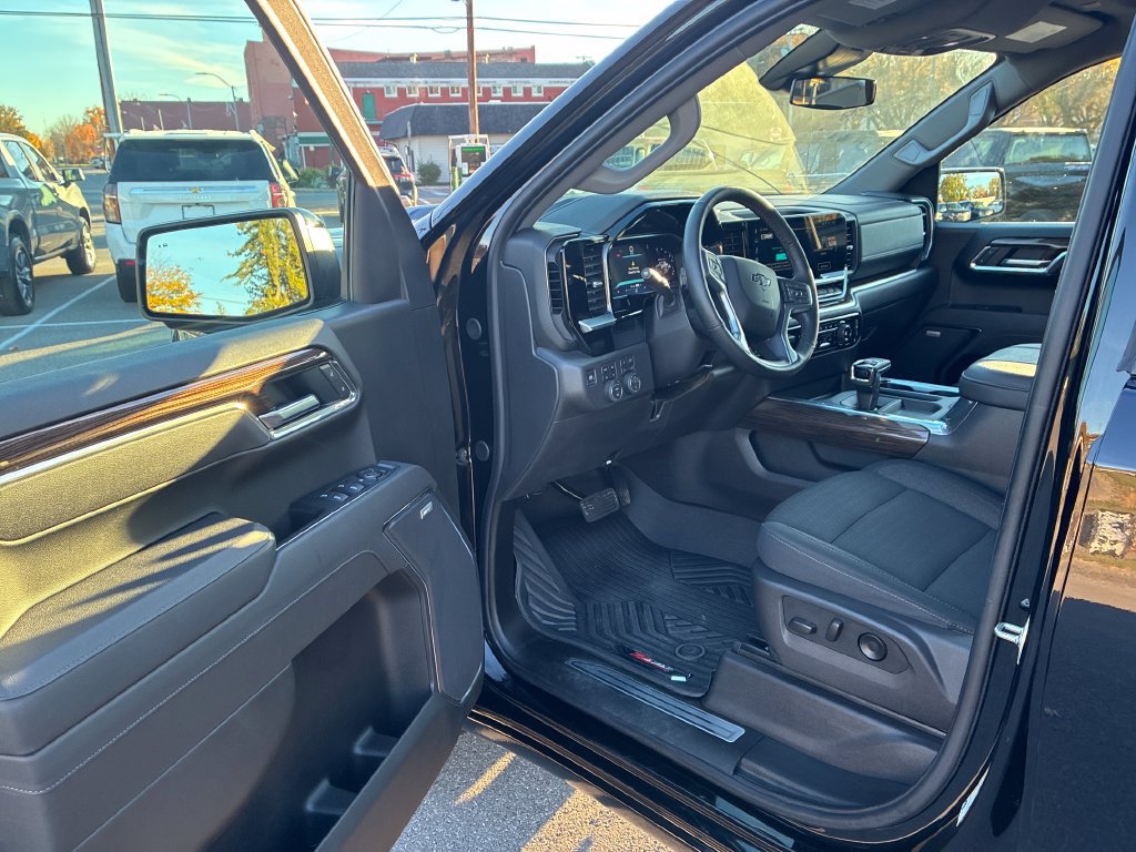 Used 2026 Chevrolet Silverado 1500 LT Trail Boss w/ Safety Package AWD/4WD image 10