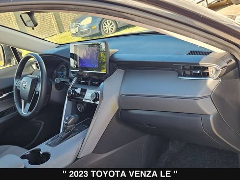 Used 2023 Toyota Venza LE AWD/4WD image 29