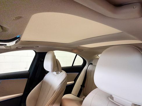 Used 2024 Mercedes-Benz E 350 4MATIC Sedan image 26