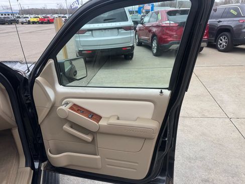 Used 2007 Ford Explorer Eddie Bauer image 16
