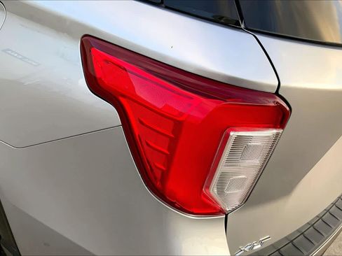 Used 2022 Ford Explorer XLT image 60