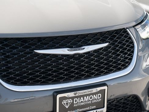 Used 2022 Chrysler Pacifica Touring-L FWD image 11